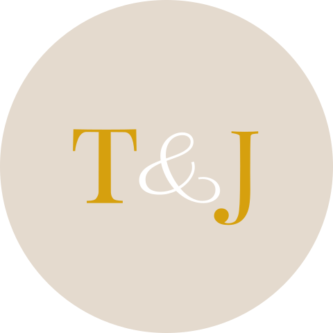 Sluitsticker trouwkaart Thom & Joanne beige initialen goud