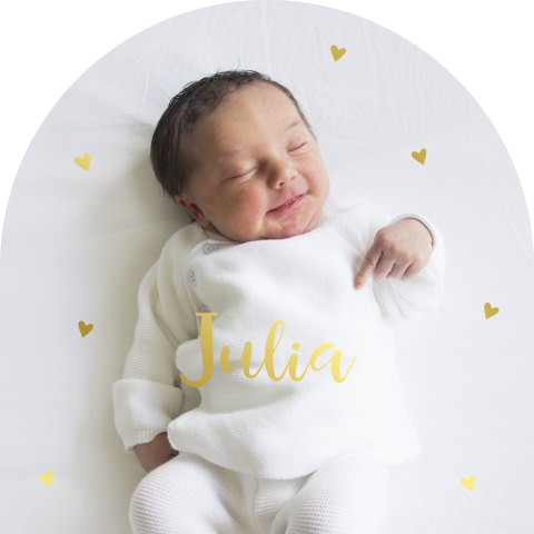 Geboortekaartje boog vorm met foto, hartjes en goudfolie