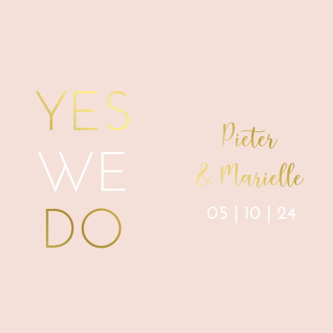 Trouwkaart zachtroze met goudfolie en programma