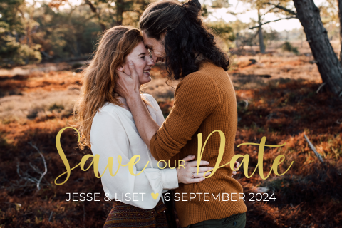 Save the Date kaart met loveshoot foto en goudfolie letters