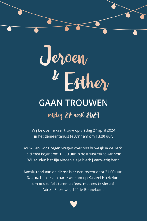 Trouwkaart donkerblauw met lichtjes slinger en rosefolie