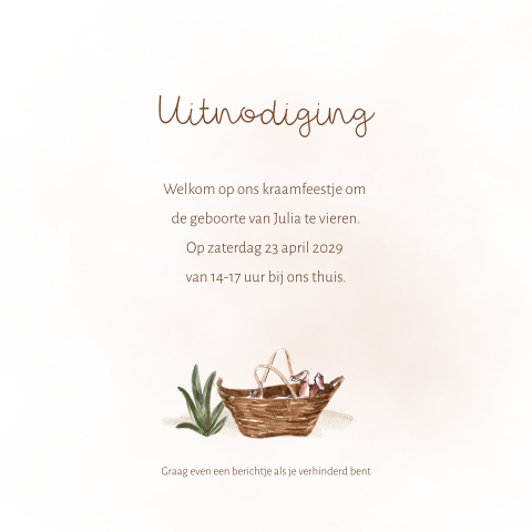 Uitnodiging voor een kraamfeest met een baby in een mandje