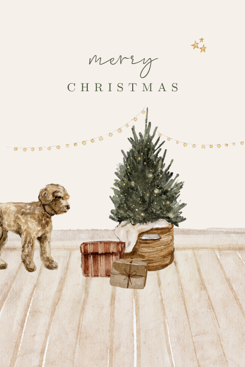 Unieke kerstkaart met labradoodle bij kerstboom met cadeaus