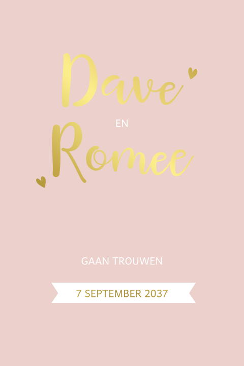 Gevouwen trouwkaart op roze achtergrond en foliedruk