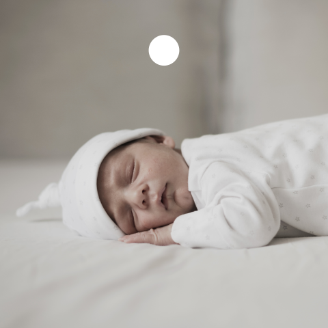 Fotolabel vierkant met boorgaatje voor geboortekaartje of doopsuiker