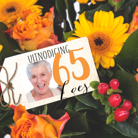 Vrolijke uitnodiging met bloemen voor 65e verjaardag