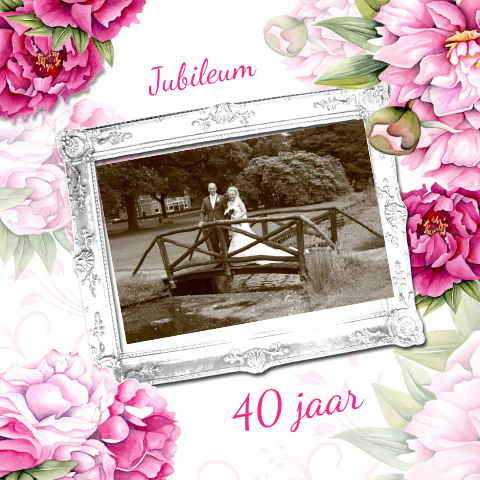 Huwelijksjubileumkaart met roze bloemen