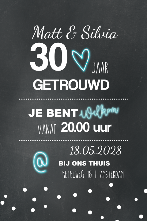 Uitnodiging 30 jaar getrouwd met blauw neon op krijtbord
