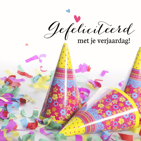 Verjaardagsfelicitatie met feesthoedjes