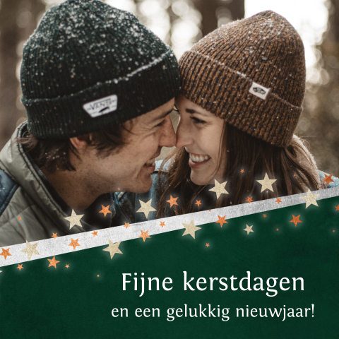 Kerstkaart met foto, sterren en donkergroene kader