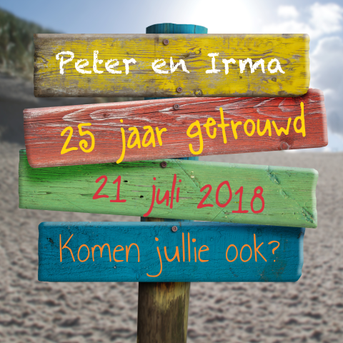 Uitnodiging 25 jaar getrouwd met strand en wegwijzer
