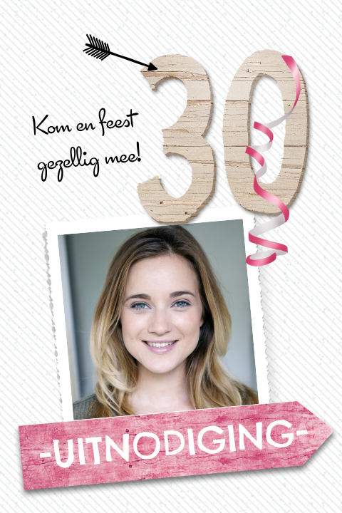 Uitnodiging 30 jaar verjaardag met roze en hout