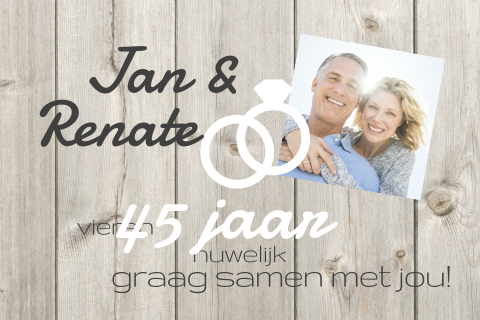 Uitnodiging 45 jaar getrouwd met hout, foto en ringen
