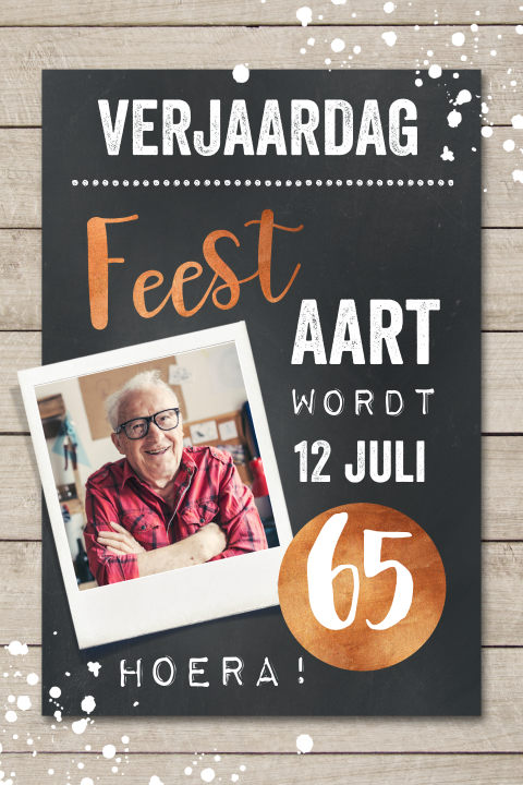 Uitnodiging 65 jaar verjaardag houtlook en vrolijke letters