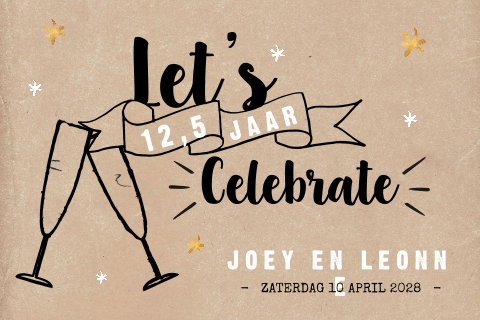 Hippe uitnodiging met kraft achtergrond en handlettering!