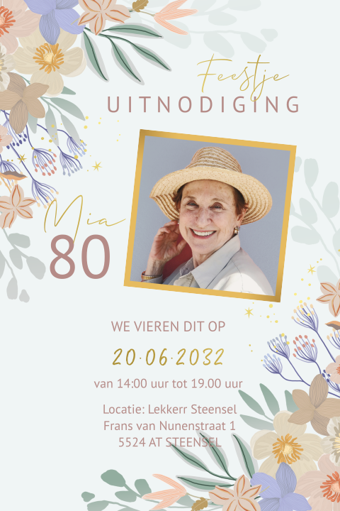 Uitnodiging 80e verjaardag met foto, bloemen en goudfolie