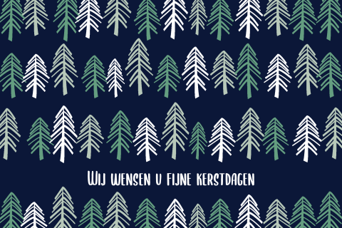 Blauwe kerstkaart met grafisch patroon van kerstbomen