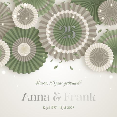 Uitnodiging 25-jarig jubileum met zilveren en groene waaiers