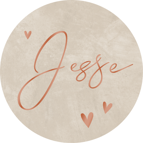 Beige sluitsticker met naam jongen in hoogglans bruinrood