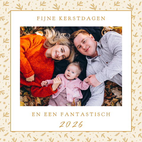 Luxe kerstkaart met foto en gouden takjesrand