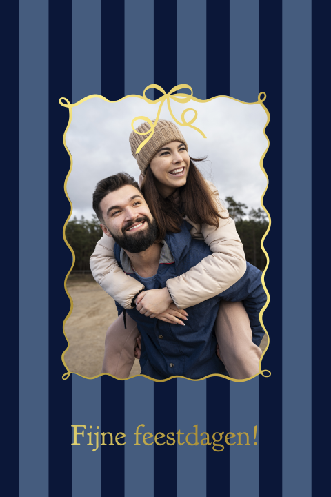 Chique kerstkaart met foto, blauwe strepen en gouden details