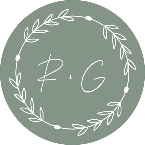 Groene sluitsticker met trouwlogo en initialen