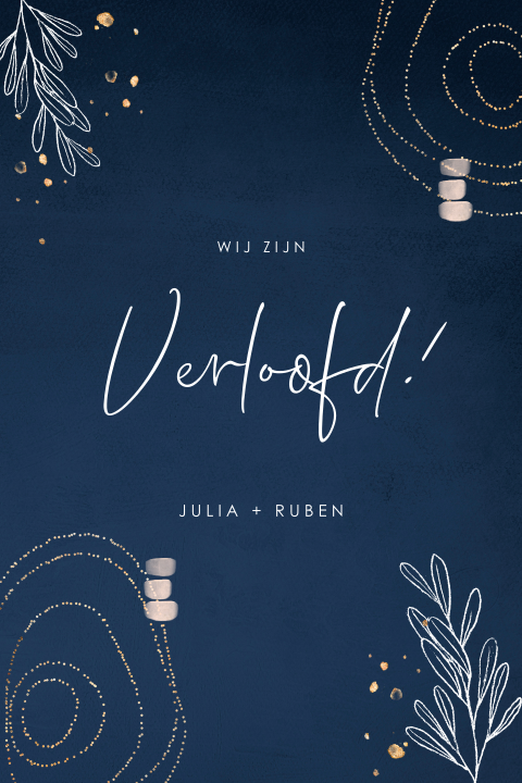 Blauwe verlovingskaart met bladeren en roze accenten