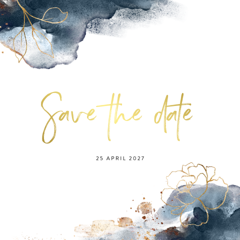 Goudfolie save the date kaart bloemen en blauwe waterverf