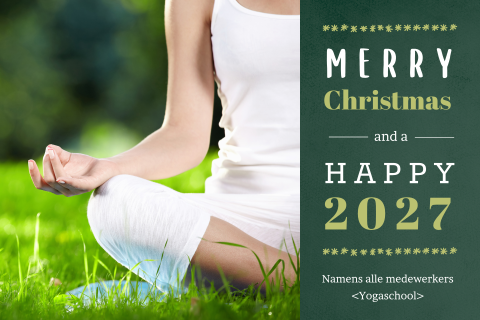 Groene kerstkaart voor yogaschool met foto lotushouding