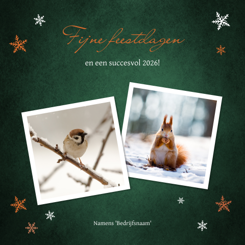 Donkergroene waterverf kerstkaart met twee foto's