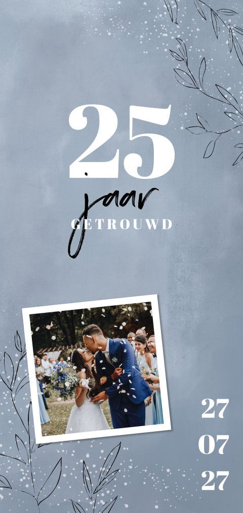 Blauwe jubileum uitnodiging met foto en getekende blaadjes