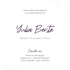 Lila geboortekaartje meisje met grote en kleine giraf en bladeren