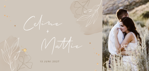 Panorama trouwkaart in taupe met foto en bloemen