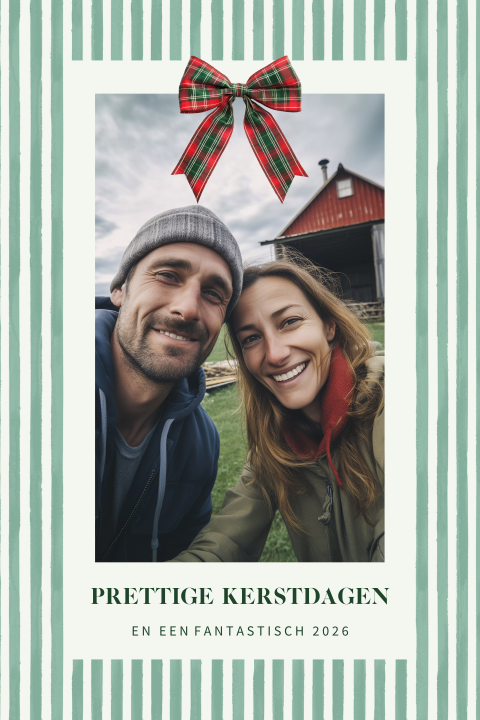 Kerstkaart met eigen foto, groene strepen en strik