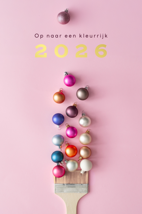 Kerstkaart voor schilders met kerstballen uit kwast