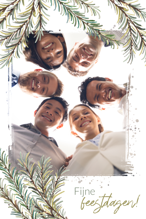 Foto kerstkaart met waterverf dennentakken