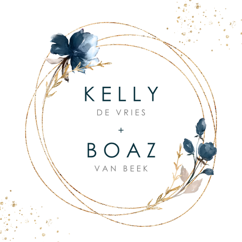 Chique trouwkaart met gouden cirkel en blauwe bloemen