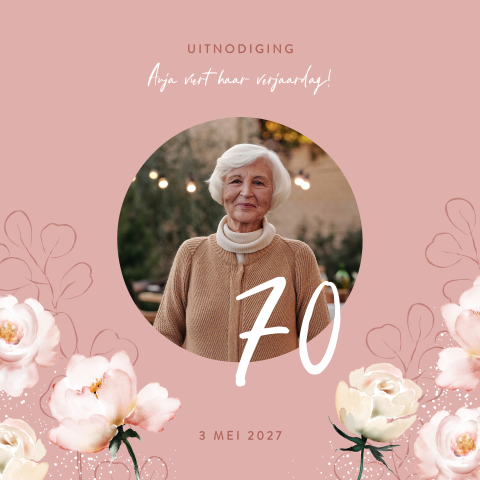 Roze uitnodiging met waterverf bloemen en foto