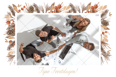 Feestelijke kerstgroet op kaart met grote foto en kerstillustraties