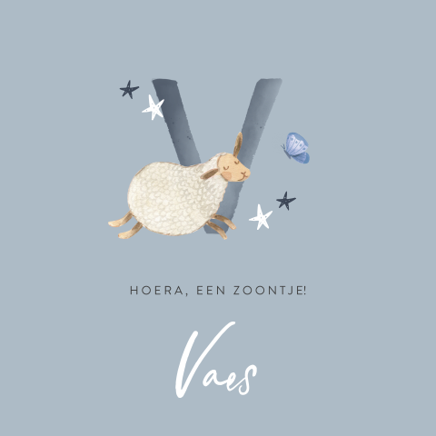 Blauw geboortekaartje met schaapje en initiaal