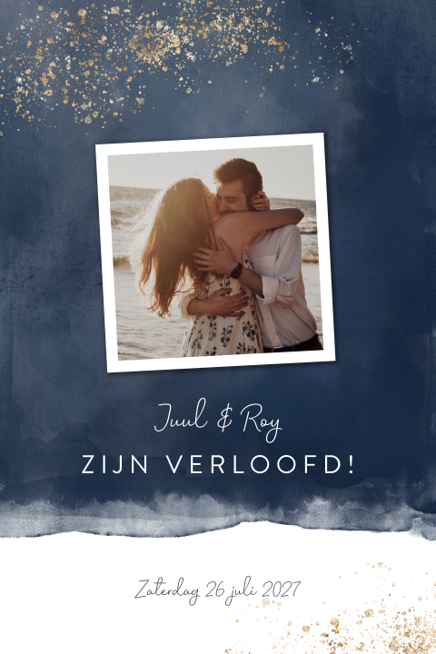 Donkerblauwe verlovingskaart met eigen foto en gouden spetters