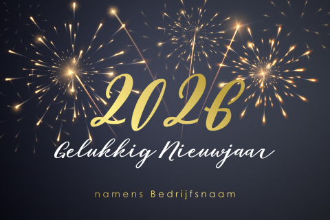 Donkerblauwe nieuwjaarskaart met vuurwerk en goudfolie