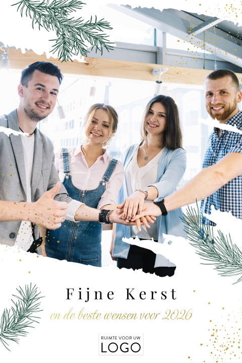 Foto kerstkaart met goudfolie spetters en dennentakken