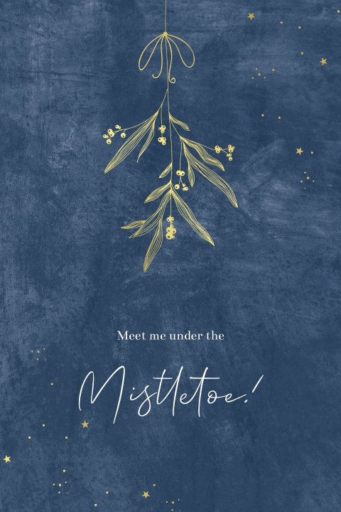 Donkerblauwe kerstkaart met mistletoe in goudfolie