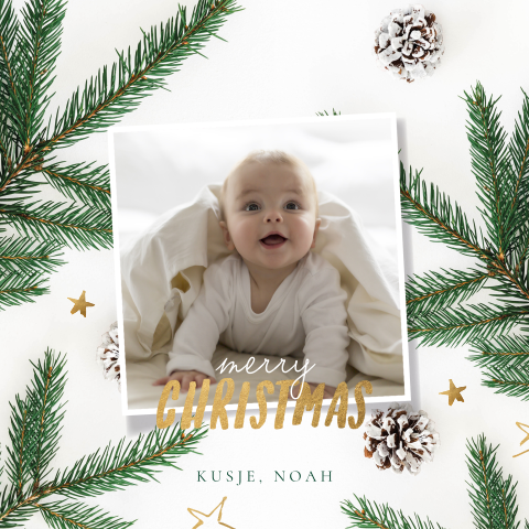 Fotokerstkaart dennentakken voor baby's eerste kerst