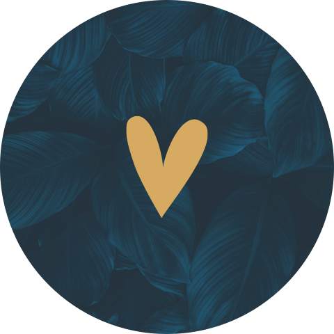 Diepblauwe sluitsticker met bladeren en goudkleurig hartje