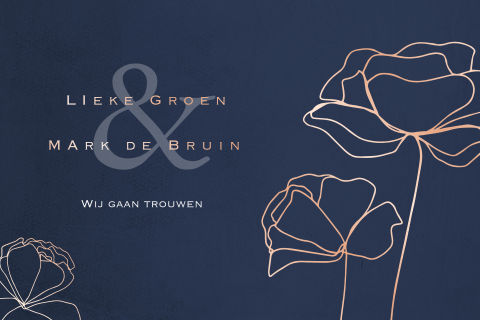 Donkerblauwe bloemen trouwkaart met rosefolie  klaprozen