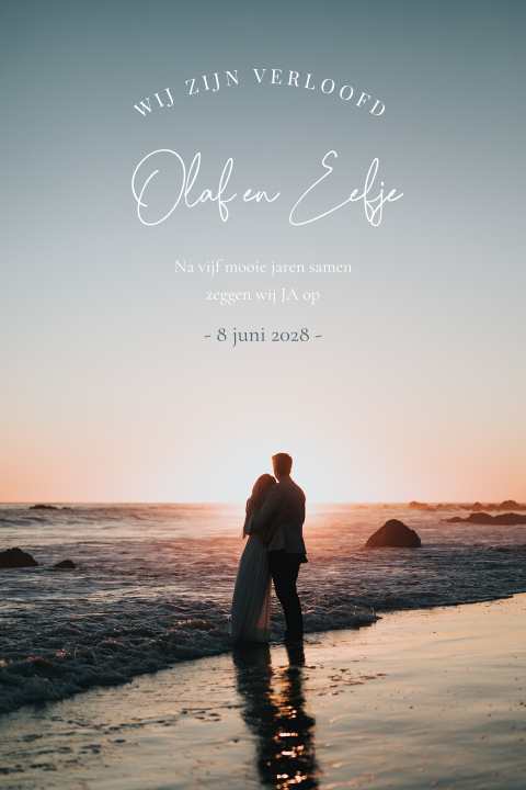 Trendy wij zijn verloofdkaart met sfeervolle foto