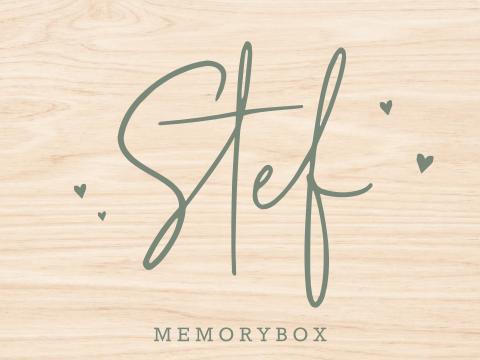 Memorybox jongen met groene naam en hartjes