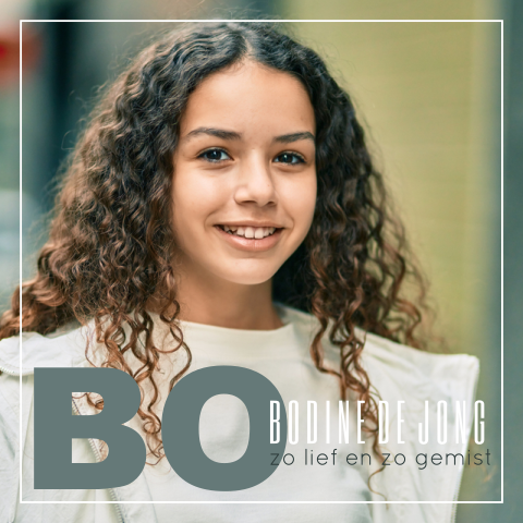 Prachtige rouwkaart kind voor een tienermeisje met foto